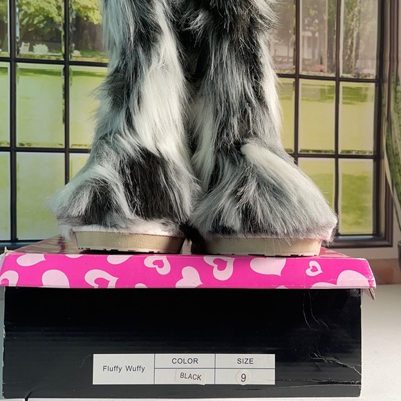Fluffy Wuffy boots - Picture 2 of 4